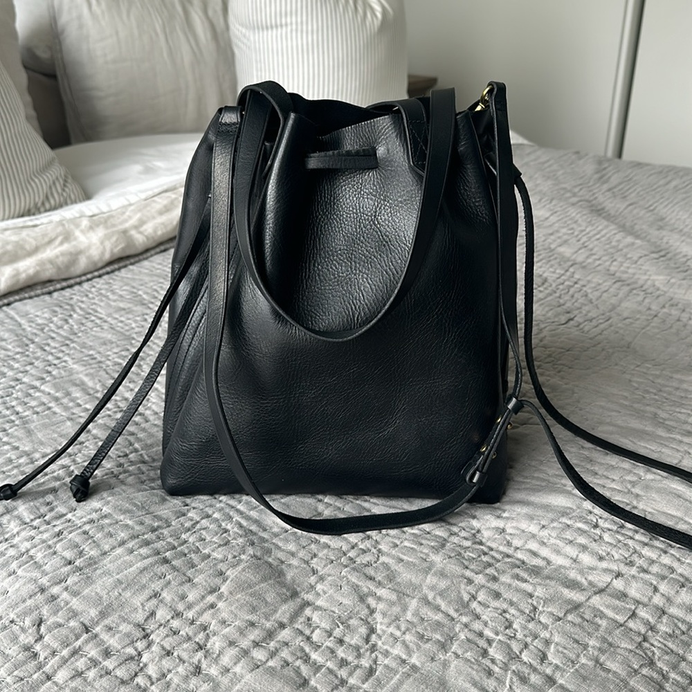 Medium Drawstring Transport Leather Tote